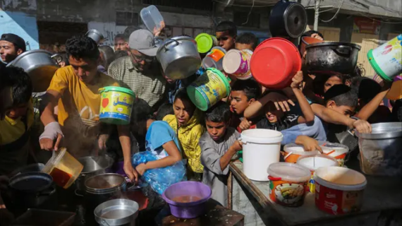 Bantuan Makanan Hangat Telah Diterima  Para Pengungsi di Gaza Selatan, Mereka Bahagia!